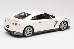 Nissan GT-R R35 Bílý Bburago 1:18 18-12079 Kov – obrázek 3 z 8