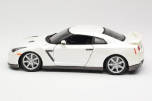 Nissan GT-R R35 Bílý Bburago 1:18 18-12079 Kov – obrázek 4 z 8
