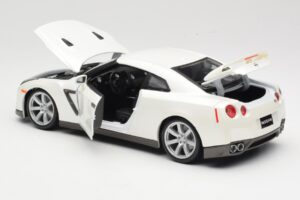 Nissan GT-R R35 Bílý Bburago 1:18 18-12079 Kov – obrázek 5 z 8