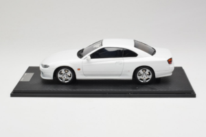 Nissan Silvia S15 Spec-S Bílý Cracked Plexi One Model 1:18 REMC034 Kov