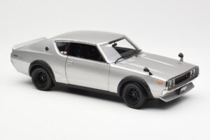 Nissan Skyline 2000 GT-R KPGC110 Stříbrný Kyosho 1:18 08255S Kov – obrázek 6 z 8