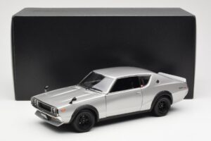 Nissan Skyline 2000 GT-R KPGC110 Stříbrný Kyosho 1:18 08255S Kov – obrázek 8 z 8