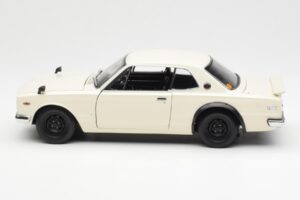 Nissan Skyline 2000 GT-R KPGC110 Bílý Kyosho 1:18 08127W Kov – obrázek 4 z 8