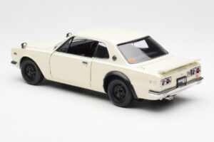 Nissan Skyline 2000 GT-R KPGC110 Bílý Kyosho 1:18 08127W Kov – obrázek 7 z 8
