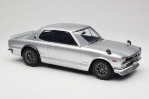 Nissan Skyline C10 2000 GT-R Stříbrný Otto 1:12 G094 Pryskyřice – obrázek 4 z 6