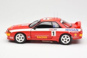 Nissan Skyline GT-R R32 #1 J. Richards / M. Skaife Bathurst 1000 Winner 1992 AUTOart 1:18 89279 Kov – obrázek 4 z 8