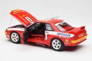 Nissan Skyline GT-R R32 #1 J. Richards / M. Skaife Bathurst 1000 Winner 1992 AUTOart 1:18 89279 Kov – obrázek 5 z 8