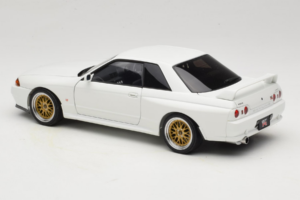Nissan Skyline GT-R R32 V-Spec II Tuned Crystal White AUTOart 1:18 77416 Kov – obrázek 7 z 8