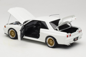 Nissan Skyline GT-R R32 V-Spec II Tuned Crystal White AUTOart 1:18 77416 Kov – obrázek 5 z 8