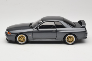 Nissan Skyline GT-R R32 V-Spec II Tuned Gun Grey Metallic AUTOart 1:18 77417 Kov – obrázek 4 z 8
