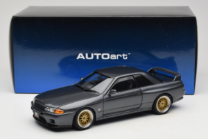 Nissan Skyline GT-R R32 V-Spec II Tuned Gun Grey Metallic AUTOart 1:18 77417 Kov – obrázek 8 z 8