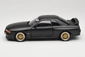 Nissan Skyline GT-R R32 V-Spec II Tuned Version Matt Black AUTOart 1:18 77418 Kov – obrázek 4 z 8
