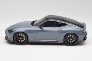 Nissan Z RZ34 NISMO Stealth Šedý GT Spirit 1:18 GT484 Pryskyřice – obrázek 3 z 6