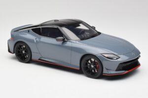 Nissan Z RZ34 NISMO Stealth Šedý GT Spirit 1:18 GT484 Pryskyřice – obrázek 4 z 6