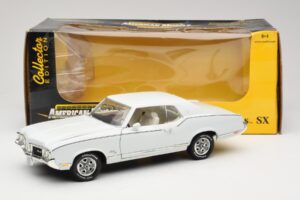 Oldsmobile Cutlass SX Bílý ERTL 1:18 33775 Kov – obrázek 8 z 8