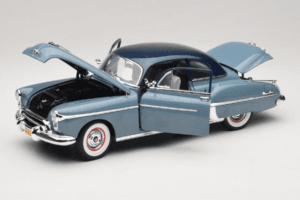Oldsmobile 88 Modrý Grease Auto World 1:18 AWSS103/06 Kov – obrázek 2 z 8