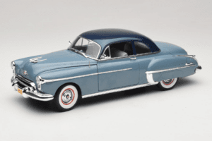 Oldsmobile 88 Modrý Grease Auto World 1:18 AWSS103/06 Kov