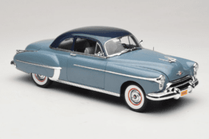 Oldsmobile 88 Modrý Grease Auto World 1:18 AWSS103/06 Kov – obrázek 6 z 8