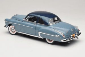 Oldsmobile 88 Modrý Grease Auto World 1:18 AWSS103/06 Kov – obrázek 7 z 8