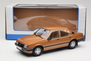 Opel Ascona C Berlina Beige Metallic MCG 1:18 MCG18459 Kov – obrázek 6 z 6