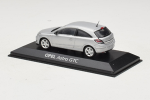 Opel Astra H GTC Stříbrný Minichamps 1:43 ASTRA003 Kov – obrázek 3 z 4