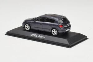 Opel Astra H Tmavě Modrý Minichamps 1:43 B24910027-A1 Kov – obrázek 3 z 4
