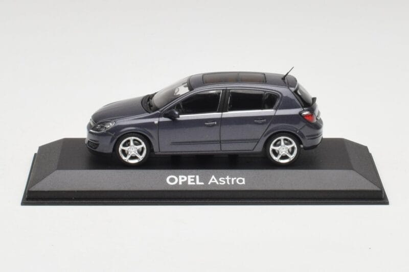 Opel Astra H Tmavě Modrý Minichamps 1:43 B24910027-A1 Kov