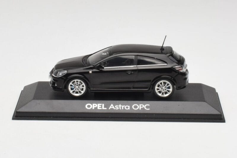 Opel Astra H OPC Černý Minichamps 1:43 90399890 Kov