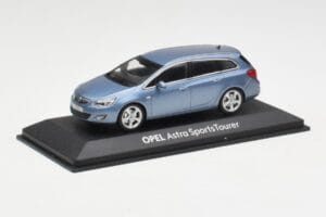 Opel Astra J Sports Tourer Blue Metallic Minichamps 1:43 400049012 Kov – obrázek 2 z 4