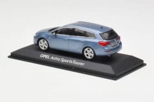 Opel Astra J Sports Tourer Blue Metallic Minichamps 1:43 400049012 Kov – obrázek 3 z 4
