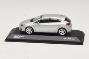 Opel Astra J Stříbrný Minichamps 1:43 400049000 Kov