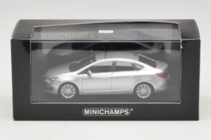 Opel Astra J Stříbrný Minichamps 1:43 410042000 Kov – obrázek 5 z 5
