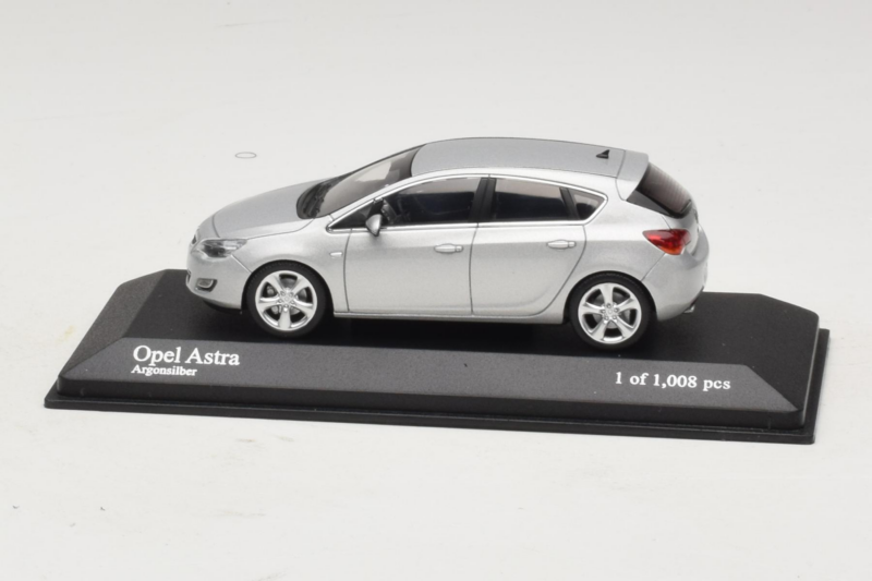 Opel Astra J Stříbrný Minichamps 1:43 400049000 Kov