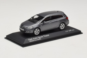 Opel Astra J Sports Tourer Minichamps 1:43 400049014 Kov – obrázek 2 z 4