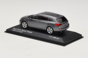 Opel Astra J Sports Tourer Minichamps 1:43 400049014 Kov – obrázek 3 z 4