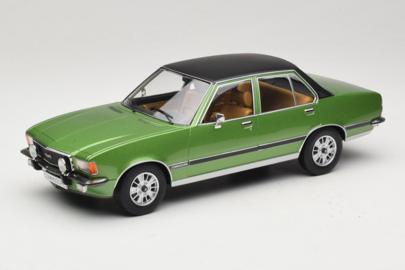 Opel Commodore B Zelený MCG 1:18 MCG18565 Kov