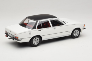 Opel Commodore B Bílý MCG 1:18 MCG18564 Kov – obrázek 2 z 6