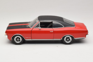 Opel Commodore GS/E Červený Revell 1:18 8826 Kov – obrázek 4 z 8