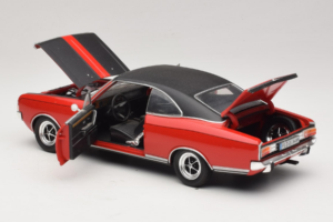 Opel Commodore GS/E Červený Revell 1:18 8826 Kov – obrázek 5 z 8