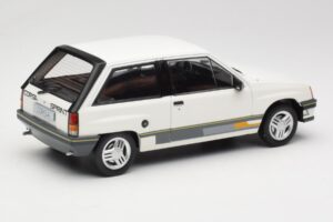 Opel Corsa A Sprint Bílý MCG 1:18 MCG18432 Kov – obrázek 2 z 6