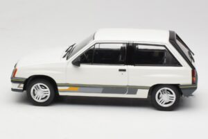 Opel Corsa A Sprint Bílý MCG 1:18 MCG18432 Kov – obrázek 3 z 6