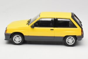 Opel Corsa A SR Žlutý MCG 1:18 MCG18431 Kov – obrázek 3 z 6