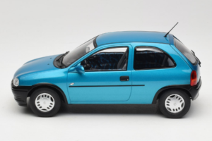 Opel Corsa B Blue Metallic MCG 1:18 MCG18514 Kov – obrázek 3 z 6