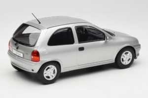 Opel Corsa B Grey Metallic MCG 1:18 MCG18515 Kov – obrázek 2 z 6