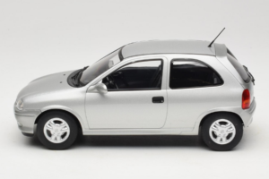 Opel Corsa B Grey Metallic MCG 1:18 MCG18515 Kov – obrázek 3 z 6