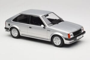 Opel Kadett D GTE Stříbrný MCG 1:18 MCG18533 Kov – obrázek 4 z 6