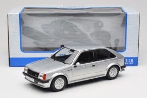 Opel Kadett D GTE Stříbrný MCG 1:18 MCG18533 Kov – obrázek 6 z 6