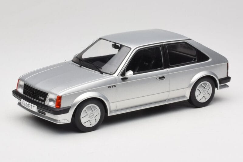 Opel Kadett D GTE Stříbrný MCG 1:18 MCG18533 Kov