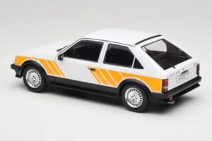 Opel Kadett D SR Bílý se Žlutým Dekorem MCG 1:18 MCG18534 Kov – obrázek 5 z 6