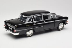 Opel Kapitan P1 Černý Revell 1:18 08822 Kov – obrázek 3 z 8